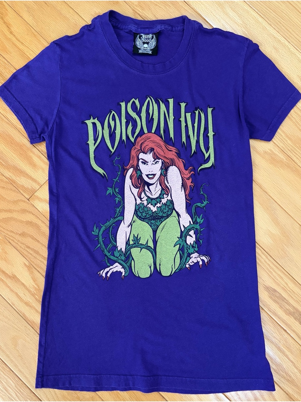 Poison Ivy from Batman Purple Graphic T-shirt Junk Food Brand Size Small